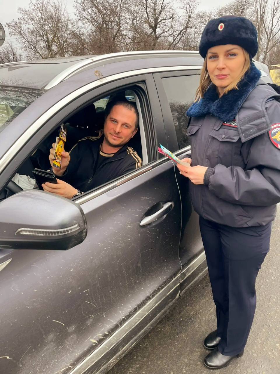 Вместо проверки — поздравления: праздничная акция Госавтоинспекции Вместо проверки — поздравления: праздничная акция Госавтоинспекции