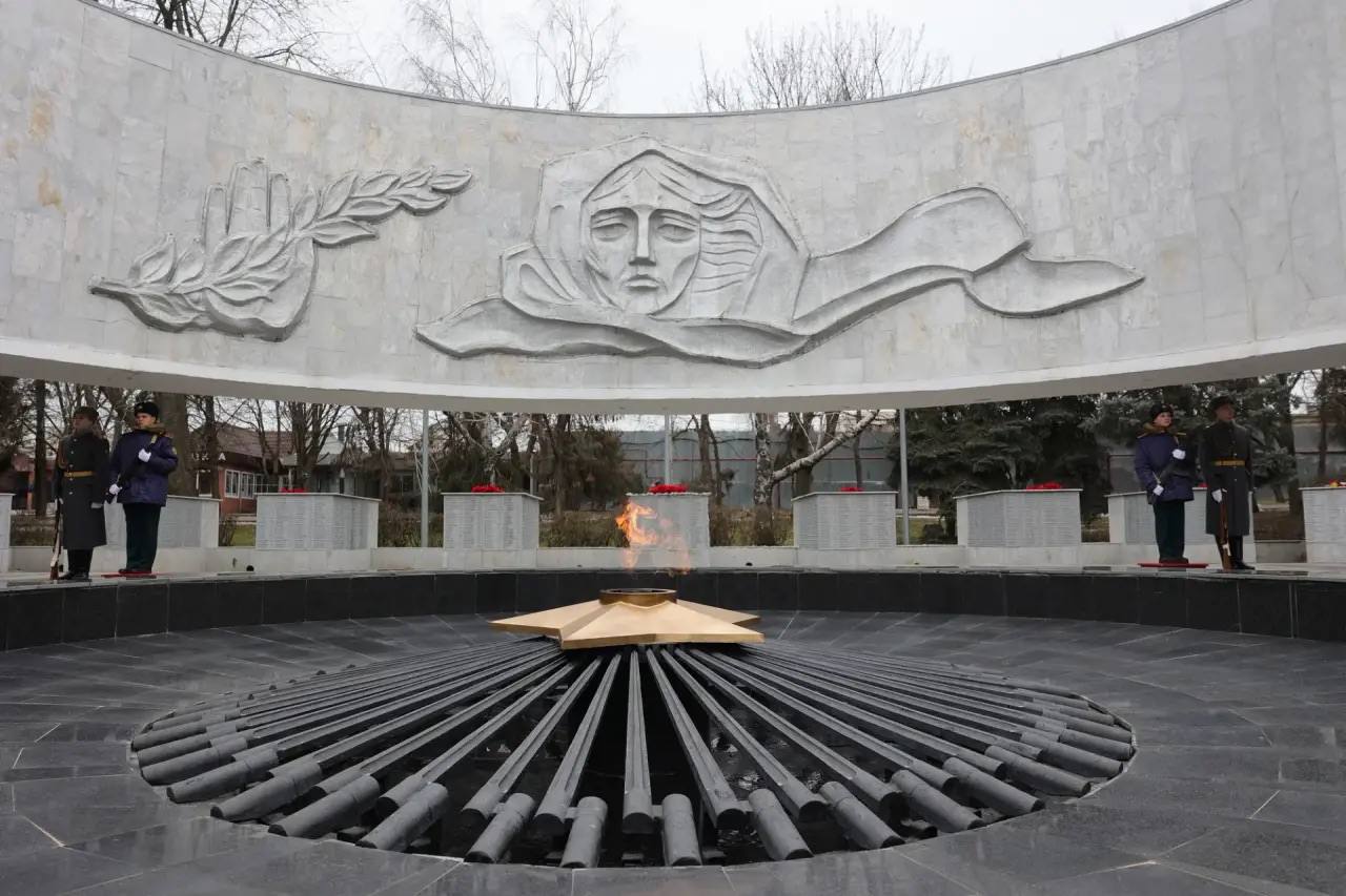 Юрий Слюсарь: Сегодня, в День защитника Отечества, почтили память героев Юрий Слюсарь: Сегодня, в День защитника Отечества, почтили память героев