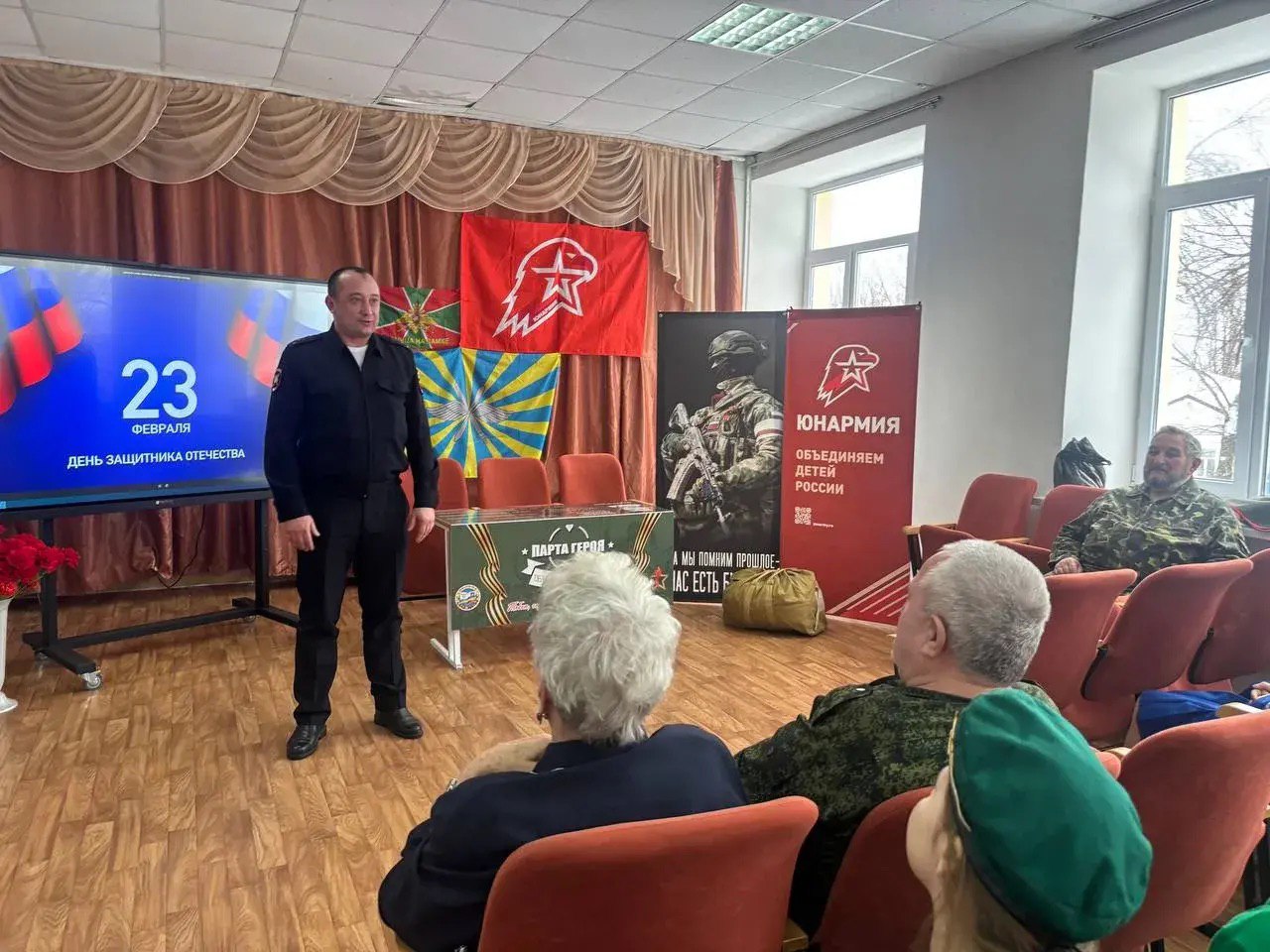 В Каменск-Шахтинском полицейские провели «Урок мужества» В Каменск-Шахтинском полицейские провели «Урок мужества»