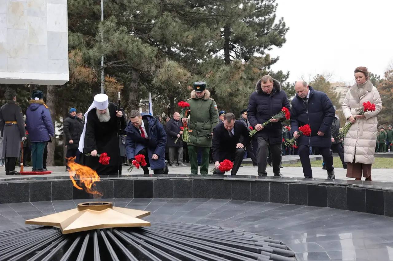 Юрий Слюсарь: Сегодня, в День защитника Отечества, почтили память героев Юрий Слюсарь: Сегодня, в День защитника Отечества, почтили память героев