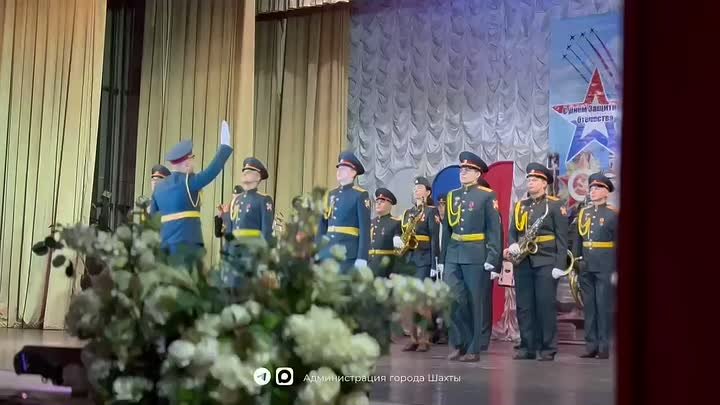 Дорогие шахтинцы!. Примите поздравления в День защитника Отечества! Во все времена наша страна славилась своими героями