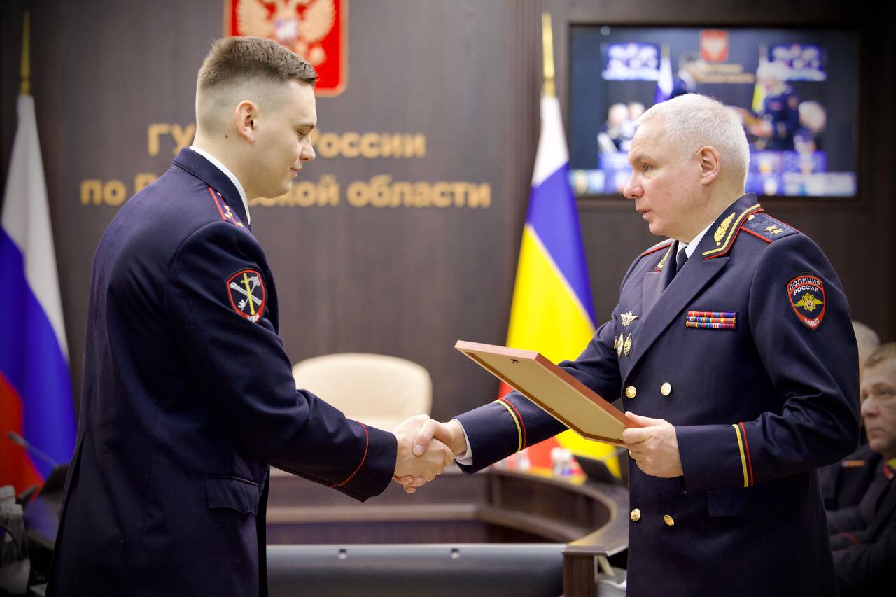 Отличившихся сотрудников наградили в донском главке МВД Отличившихся сотрудников наградили в донском главке МВД