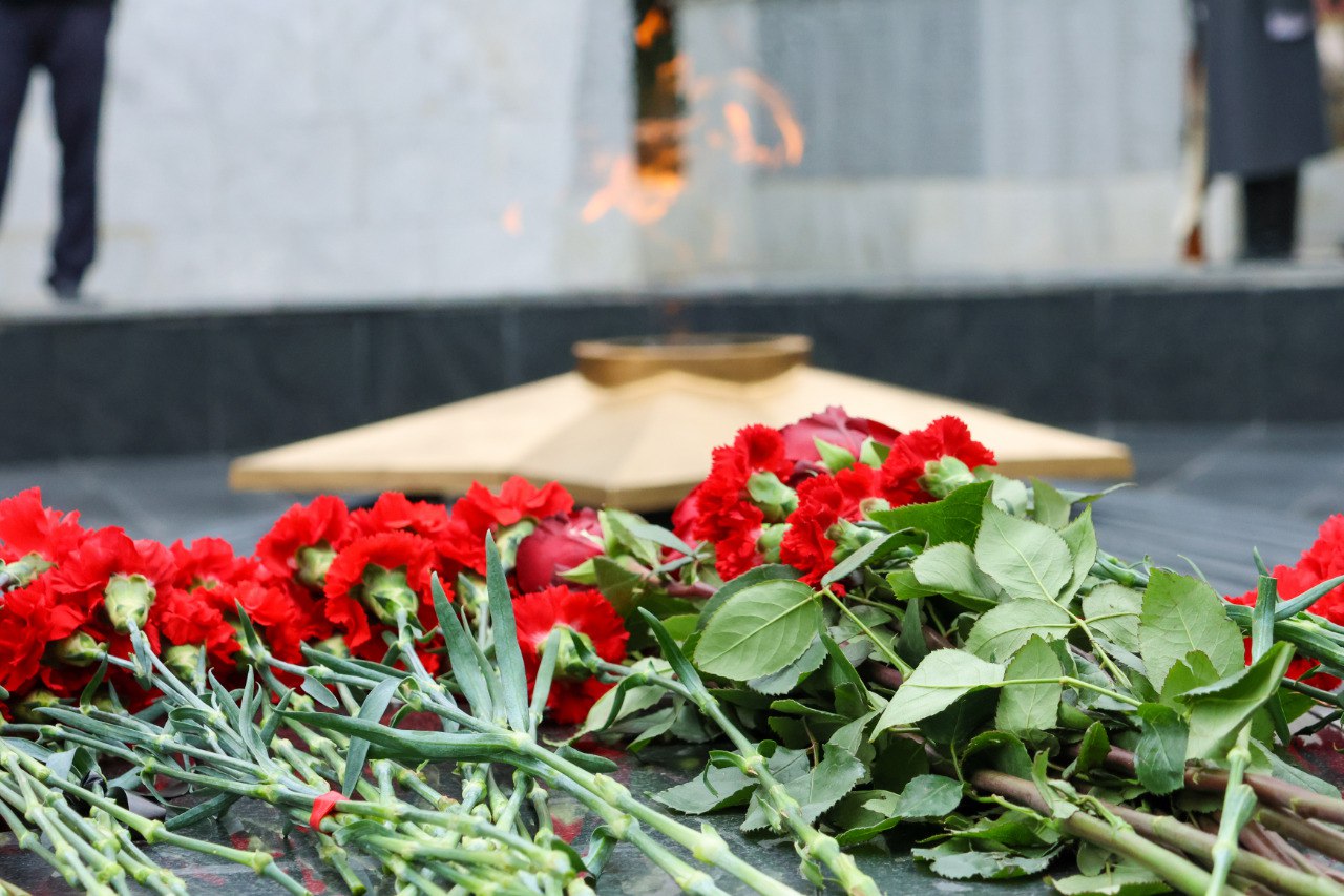 Представители командования Южного округа Росгвардии приняли участие в возложении цветов в Ростовской области Представители командования Южного округа Росгвардии приняли участие в возложении цветов в Ростовской области