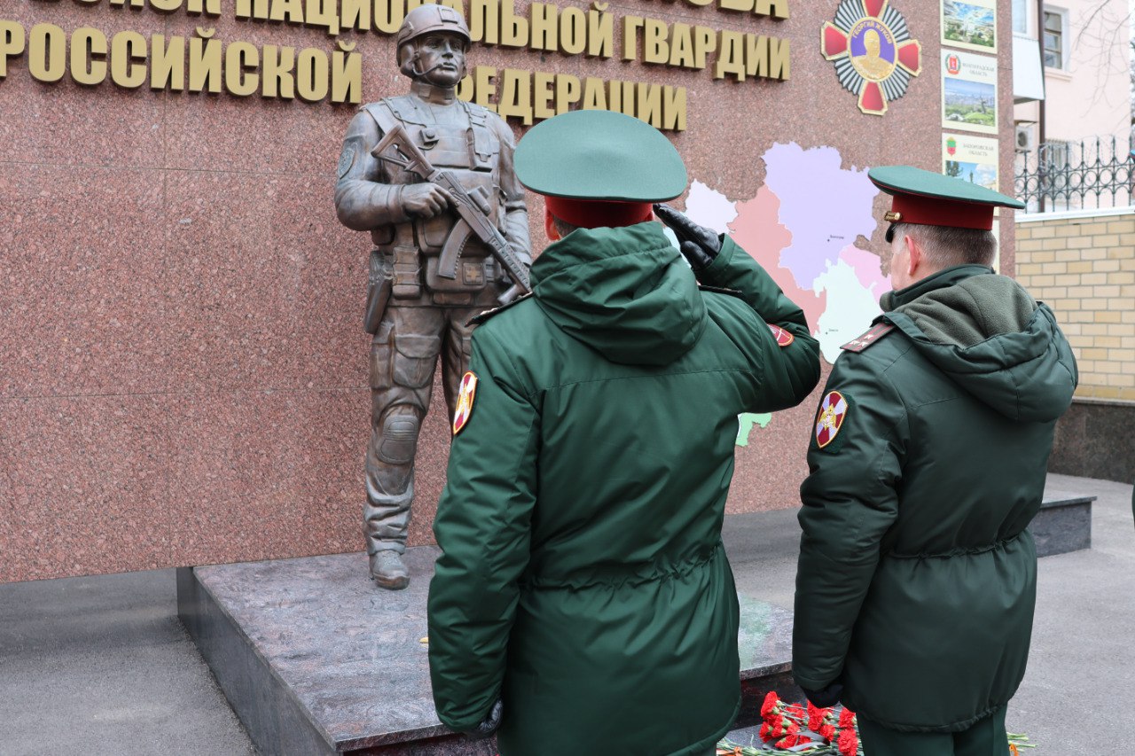 Представители командования Южного округа Росгвардии приняли участие в возложении цветов в Ростовской области Представители командования Южного округа Росгвардии приняли участие в возложении цветов в Ростовской области