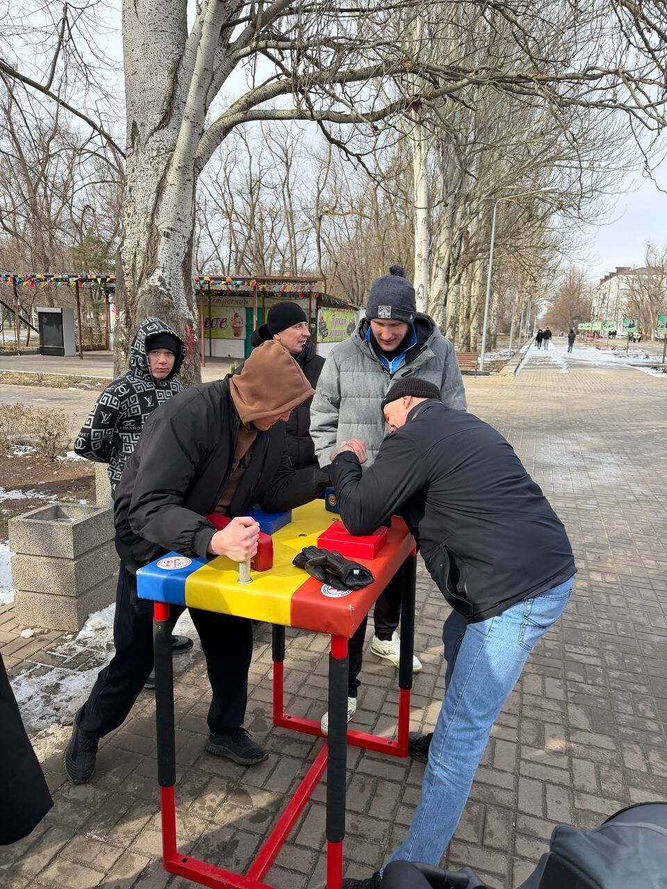 Во время народных гуляний в Волгодонске состоялась Спартакиада среди команд микрорайонов города Во время народных гуляний в Волгодонске состоялась Спартакиада среди команд микрорайонов города