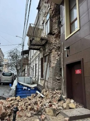 Утром 26 февраля произошло обрушение стены особняка по ул. Шаумяна, 42 в Ростове-на-Дону