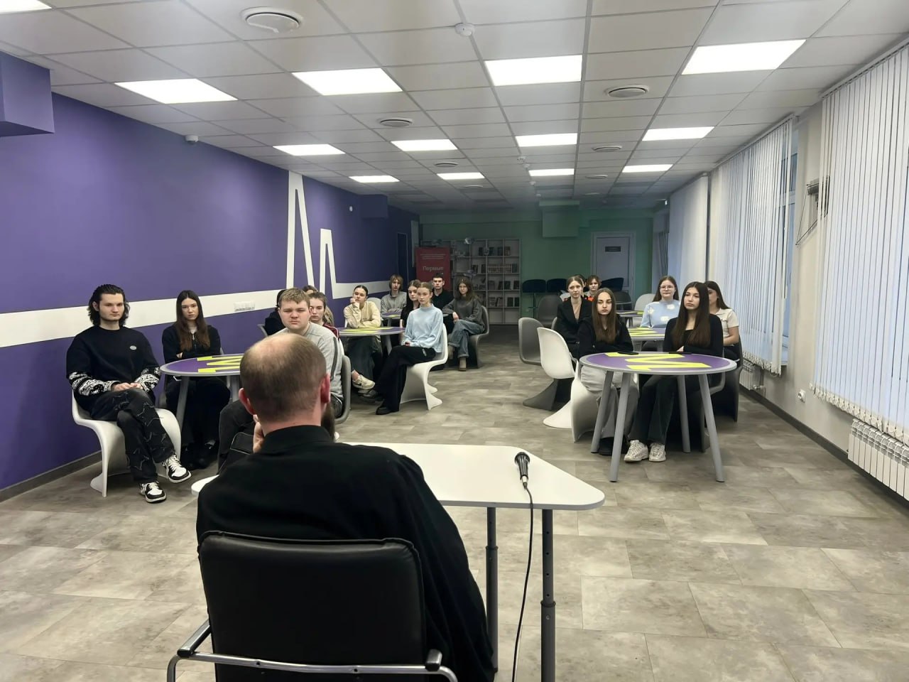 Образ святых воинов и защиту Отечества обсудили с молодежью в «Донмолодой» Образ святых воинов и защиту Отечества обсудили с молодежью в «Донмолодой»