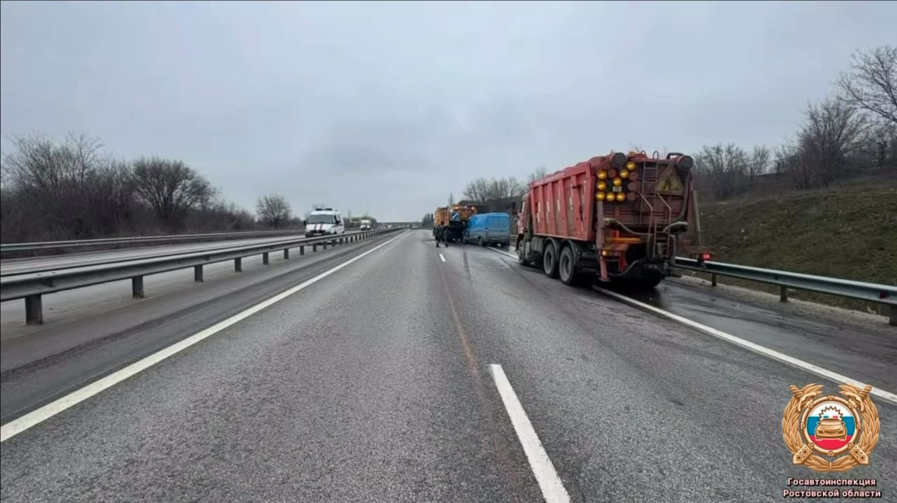 Под Ростовом водитель фургона погиб в ДТП с грузовиком