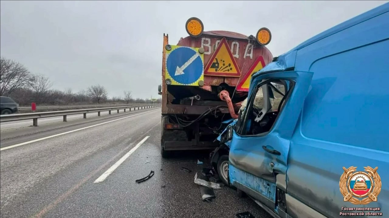 Под Ростовом водитель фургона погиб в ДТП с грузовиком Под Ростовом водитель фургона погиб в ДТП с грузовиком