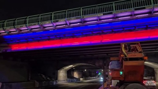 Мост на ул. Нансена в Ростове теперь окрашивается ночью в цвета российского триколора
