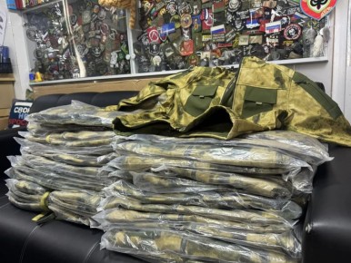 Депутат Законодательного Собрания Ростовской области Александр Ремета передал волонтерам фонда инвалидов и ветеранов боевых действий «Своих не бросаем» теплую одежду