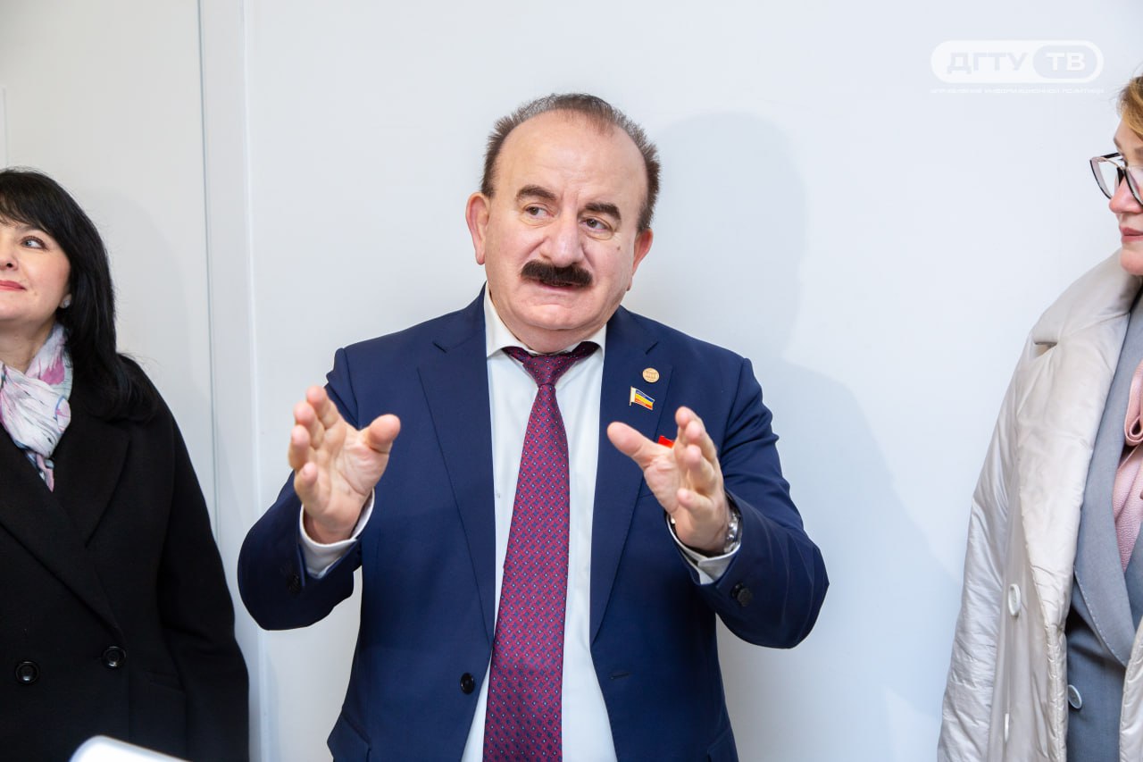 Лабораторию по производству собственной питьевой воды открыли в ДГТУ Лабораторию по производству собственной питьевой воды открыли в ДГТУ