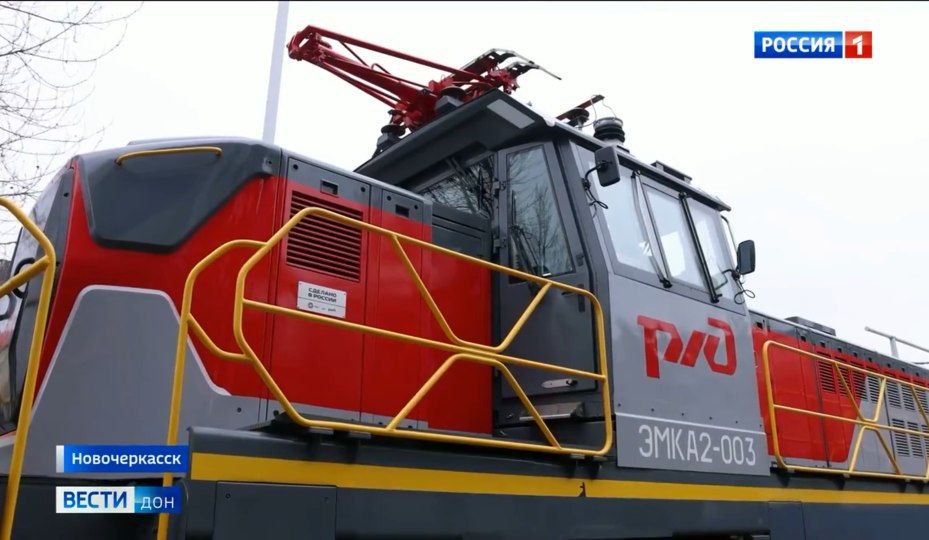 Первый в России гибридный маневровый электровоз ЭМКА2, созданный на Новочеркасском электровозостроительном заводе, планируют запустить в серийное производство