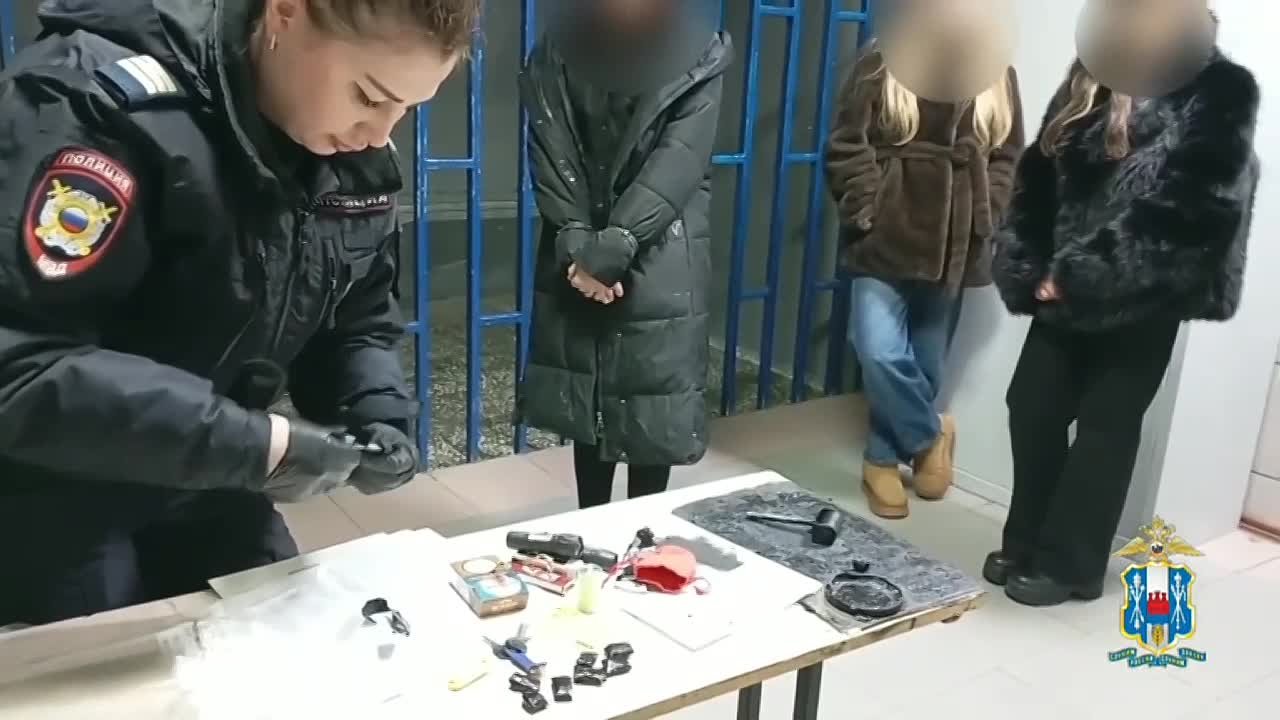 В Ростове-на-Дону полицейские пресекли деятельность группы лиц, причастных к незаконному обороту наркотиков