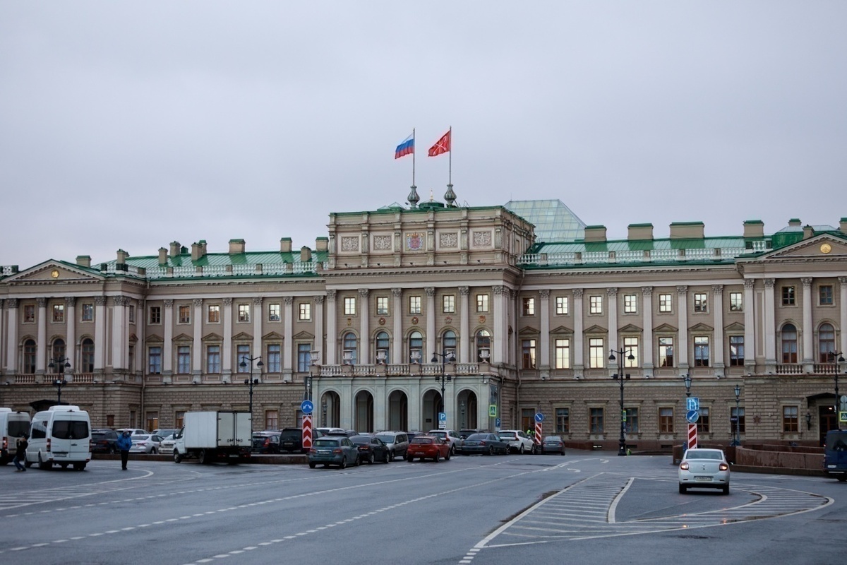 Петербургский ЗакС обсудит отмену деклараций для депутатов и чиновников