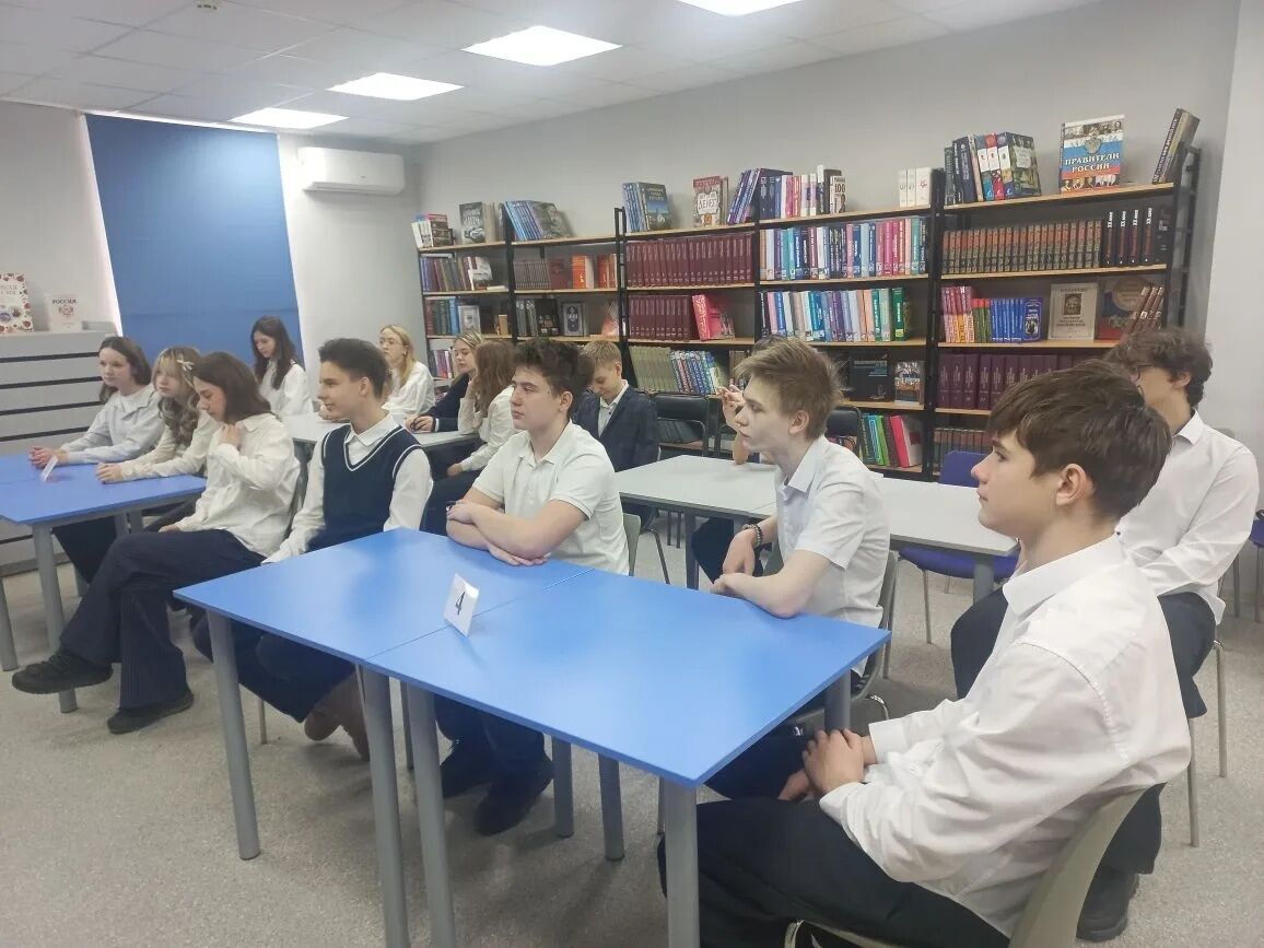 Сотрудники модельной центральной библиотеки провели для учащихся гимназии «Юридическая» урок речевой культуры «Чистота речи», приуроченный к Международному дню родного языка Сотрудники модельной центральной библиотеки провели для учащихся гимназии «Юридическая» урок речевой культуры «Чистота речи», приуроченный к Международному дню родного языка