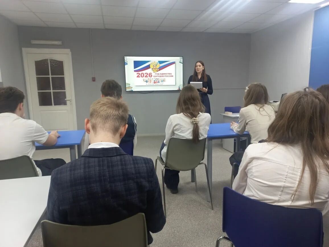 Сотрудники модельной центральной библиотеки провели для учащихся гимназии «Юридическая» урок речевой культуры «Чистота речи», приуроченный к Международному дню родного языка Сотрудники модельной центральной библиотеки провели для учащихся гимназии «Юридическая» урок речевой культуры «Чистота речи», приуроченный к Международному дню родного языка