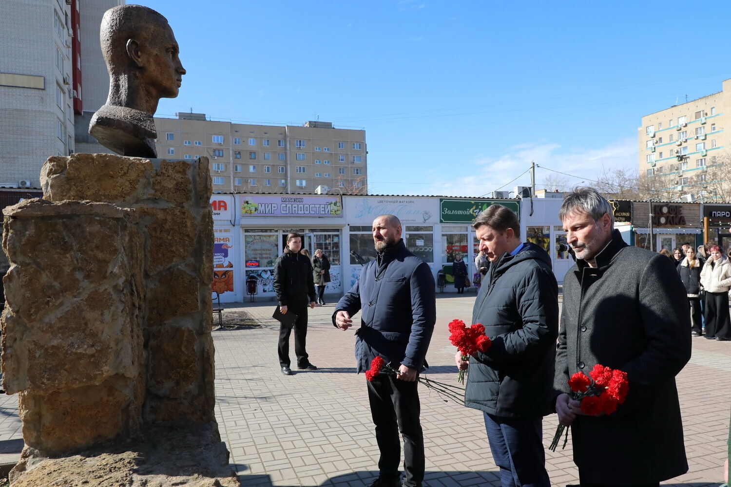 1 марта на площади имени Героя России Сергея Молодова прошло памятное мероприятие в годовщину подвига 6-й роты Псковской дивизии ВДВ 1 марта на площади имени Героя России Сергея Молодова прошло памятное мероприятие в годовщину подвига 6-й роты Псковской дивизии ВДВ