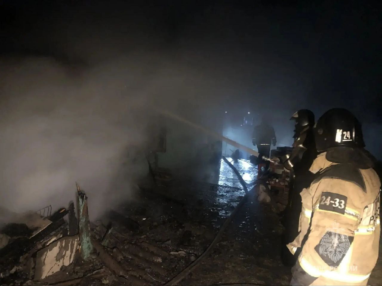 Трое мужчин и женщина погибли при пожаре в Азовском районе Трое мужчин и женщина погибли при пожаре в Азовском районе