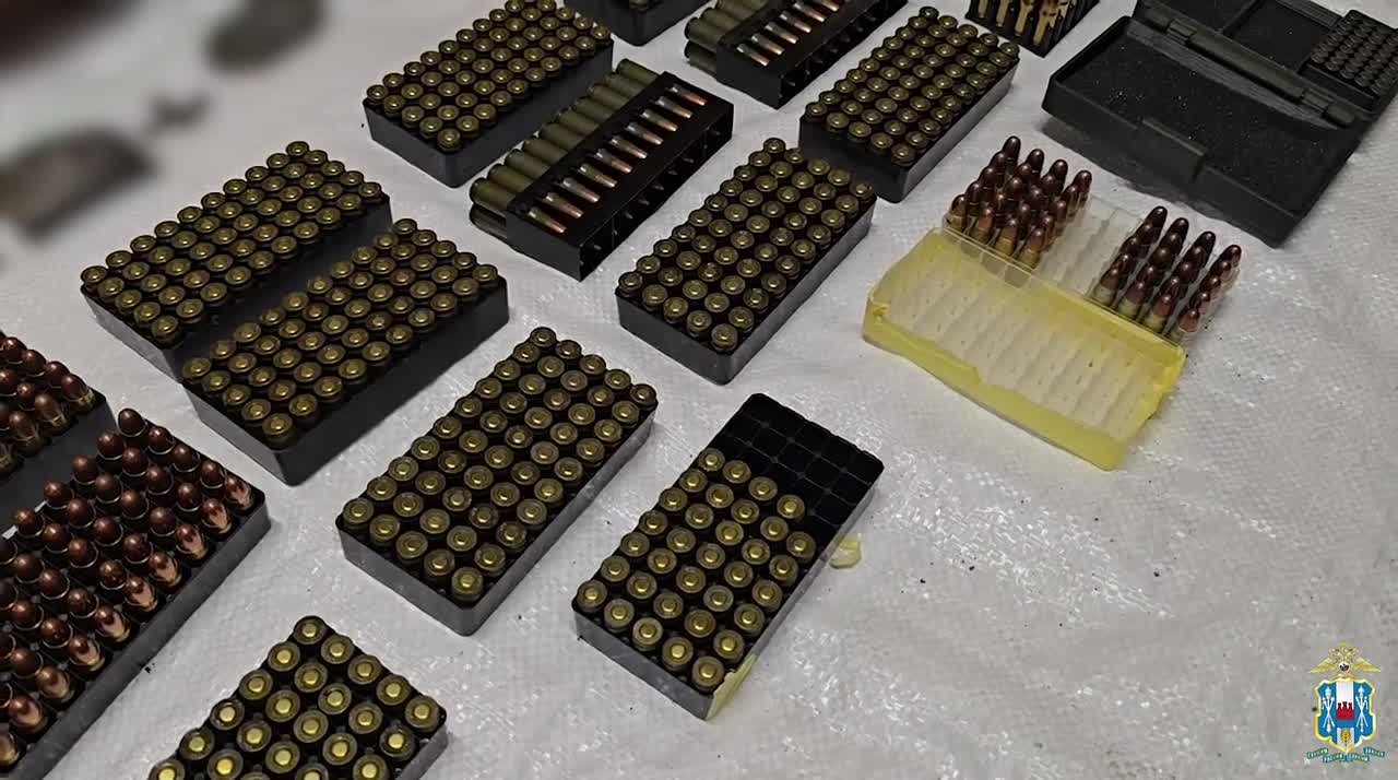 Ростовская полиция подозревает отца и сына из Азова в незаконном обороте взрывчатых веществ и наркотиков