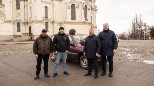 Депутат Законодательного Собрания Ростовской области Борис Гуркин при поддержке сотрудников Новочеркасской больницы скорой медицинской помощи, а также регионального отделения Народного Фронта передал в зону специальной...