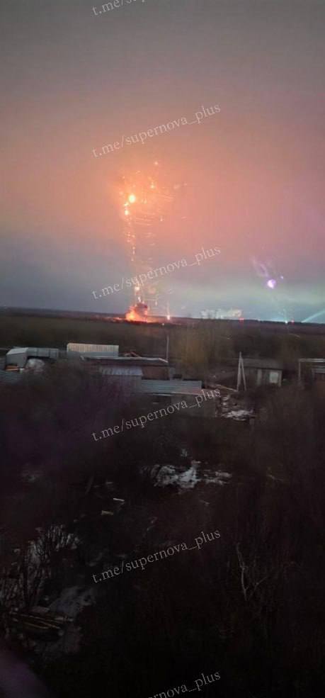 Сообщается о потере вертолета ВКС России в небе над Ростовской областью в процессе отражения налета украинских дронов-камикадзе