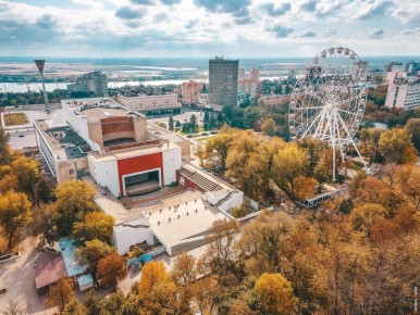 Сто лет вместе: приглашаем прогуляться по парку Революции