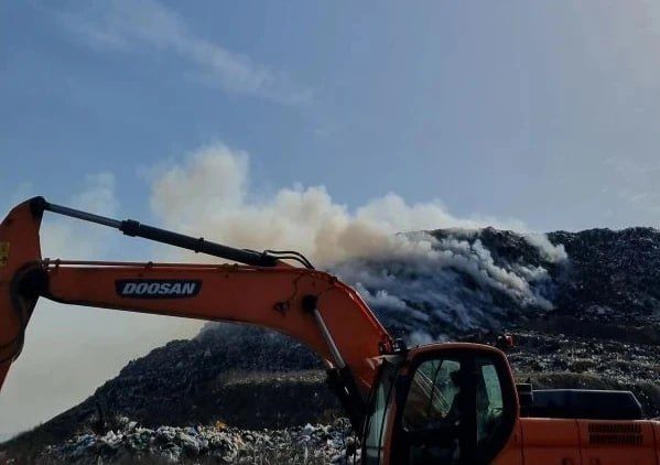 В Шахтах произошло задымление на полигоне твердых коммунальных отходов