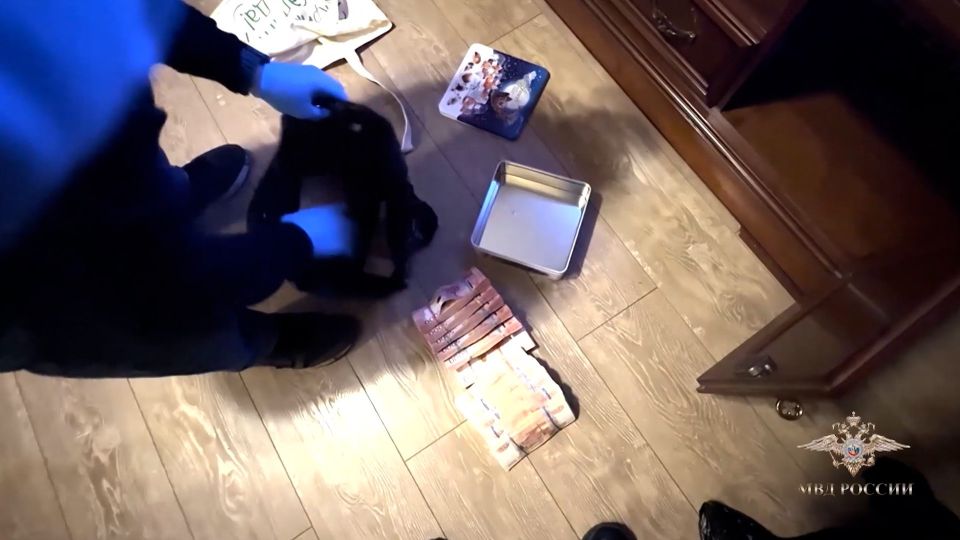 Ростовские силовики изъяли крупную партию сильнодействующих препаратов, которыми дилеры торговали из-под полы