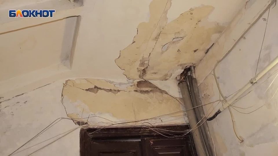 Многоквартирный дом в центре Ростова стал разрушаться быстрее после капремонта