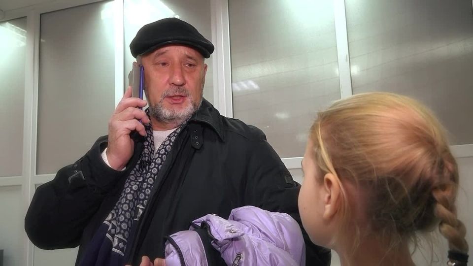 «Стоп, мошенник!»: сотрудники полиции продолжают предупреждать ростовчан о схемах обмана