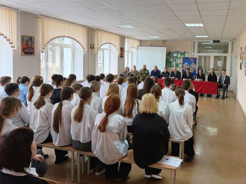 Руководитель следственного отдела по городу Азов принял участие в профилактической встрече со школьниками