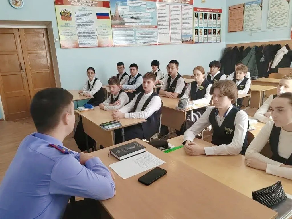 Заместитель руководителя Белокалитвинского межрайонного следственного отдела провел профилактическое мероприятие с учащимися подшефного кадетского класса Заместитель руководителя Белокалитвинского межрайонного следственного отдела провел профилактическое мероприятие с учащимися подшефного кадетского класса
