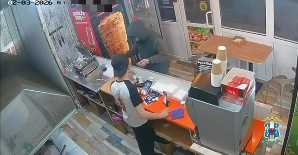 В Таганроге 19-летний парень украл у ровесника карту и потратил с нее тысячу рублей на шаурму