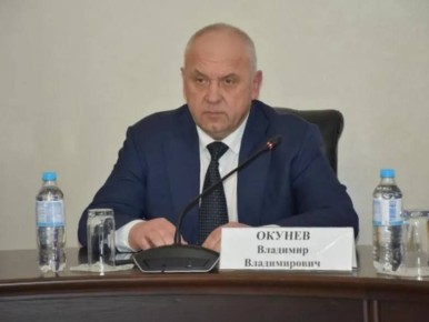 Ещё одно уголовное дело прилетело бывшему министру транспорта Владимиру Окуневу — теперь за взятку в 4,3 млн