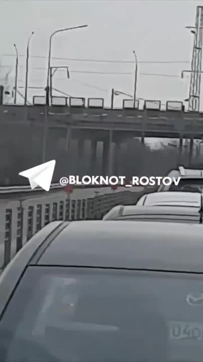 Из Батайска сейчас практически невозможно выехать — на дорогах образовались серьёзные пробки