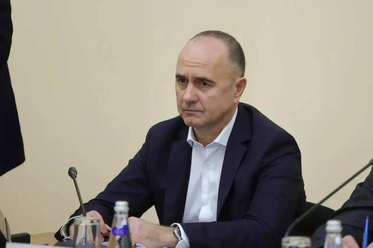 Юрий Слюсарь: На совещании с представителями «Донэнерго» обсудили итоги работы за 2025-й и задачи на 2026 год Юрий Слюсарь: На совещании с представителями «Донэнерго» обсудили итоги работы за 2025-й и задачи на 2026 год