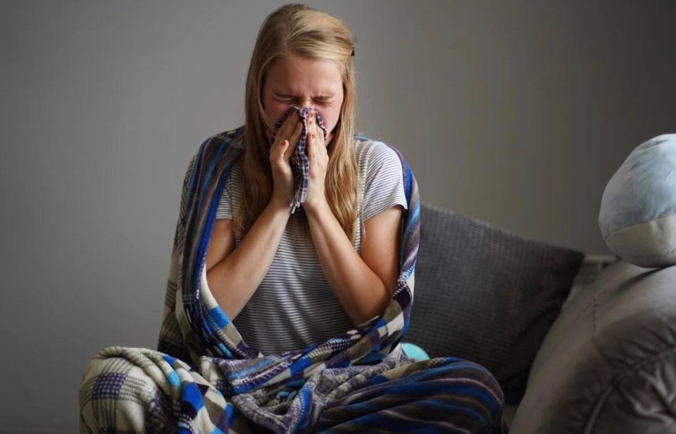 Россияне могут требовать компенсацию, если докажут, что коллега на работе заразил их