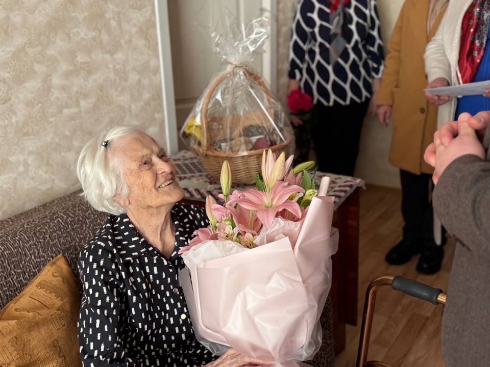 В Ростове ветеран ВОВ отметила 100-летний юбилей