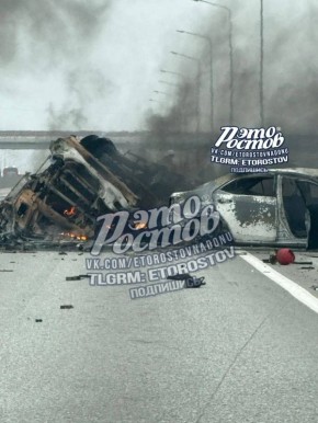 Причиной жуткого ДТП в Ростовской области стало лопнувшее колесо бензовоза