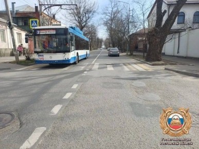 17-летняя девушка угодила под колеса троллейбуса №2 на Комсомольской