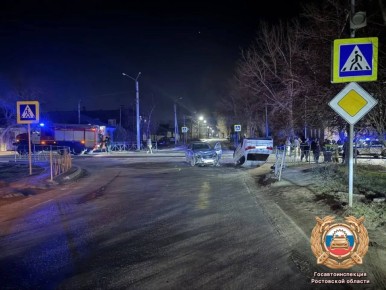 Сотрудники полиции устанавливают обстоятельства ДТП с пострадавшим несовершеннолетним