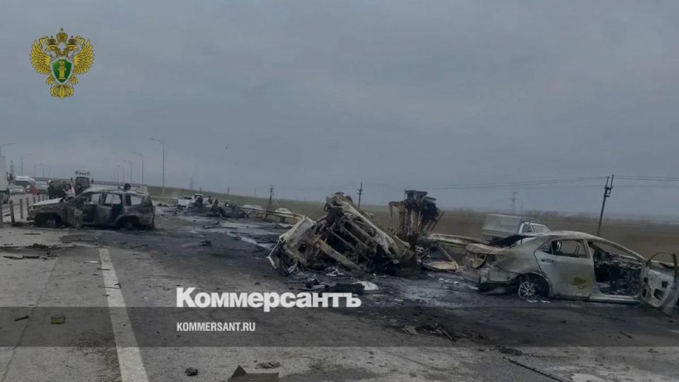 При взрыве бензовоза на трассе между Ростовом-на-Дону и Таганрогом, по уточненным данным, пострадали три человека, еще трое погибли