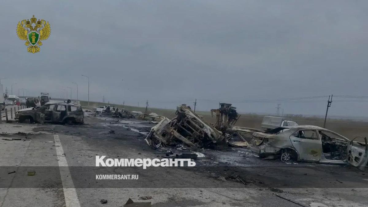 При взрыве бензовоза на трассе между Ростовом-на-Дону и Таганрогом, по уточненным данным, пострадали три человека, еще трое погибли