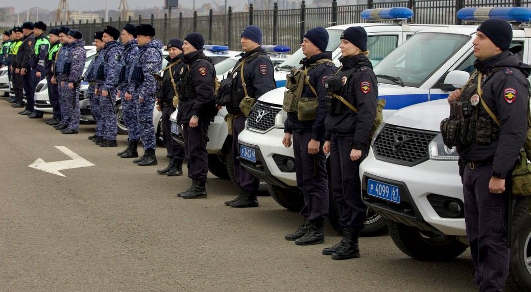Более 100 ростовских полицейских заступили к охране общественного порядка в выходные дни в донской столице Более 100 ростовских полицейских заступили к охране общественного порядка в выходные дни в донской столице