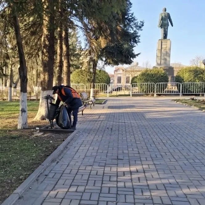 23 марта. Уборка города. • В рамках ручной уборки сотрудники произвели подметание тротуаров в центральной части города: по проспекту Карла Маркса (от улицы Шевченко до улицы Садовая) и по улице Советской (от проспекта Карла... 23 марта. Уборка города. • В рамках ручной уборки сотрудники произвели подметание тротуаров в центральной части города: по проспекту Карла Маркса (от улицы Шевченко до улицы Садовая) и по улице Советской (от проспекта Карла...