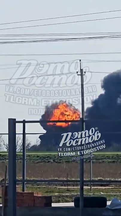 Момент взрыва во время пожара на складах