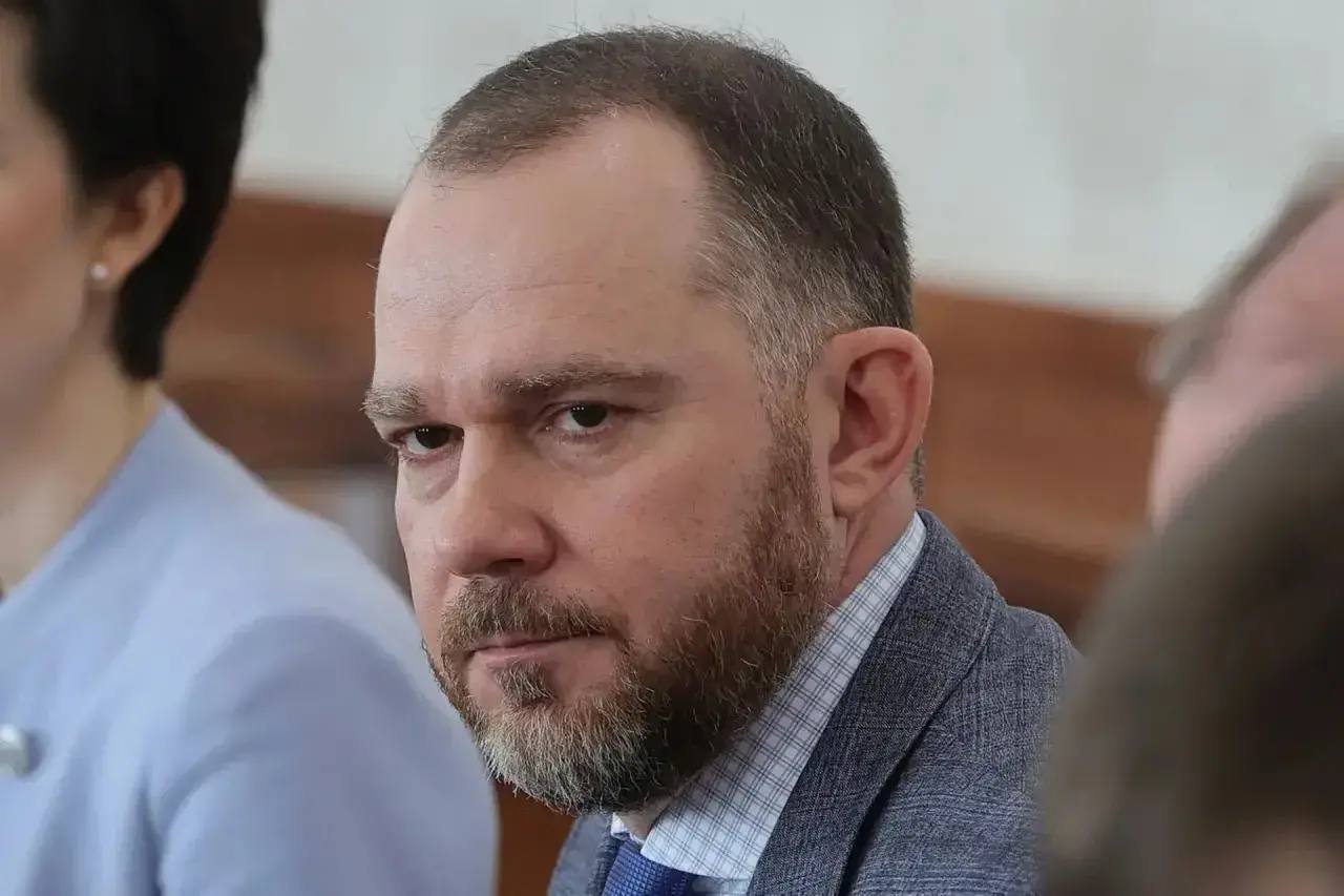 Юрий Слюсарь утвердил кадровые изменения в составе донского правительства Юрий Слюсарь утвердил кадровые изменения в составе донского правительства