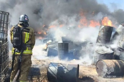 Площадь пожара на складе под Ростовом увеличилась до 3000 квадратных метров