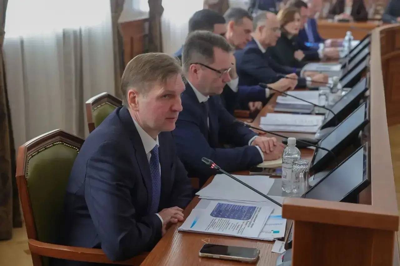 Юрий Слюсарь: Сегодня на оперативном совещании утвердил кадровые изменения в составе правительства Юрий Слюсарь: Сегодня на оперативном совещании утвердил кадровые изменения в составе правительства